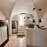 Latorreangioina شقة أوستوني