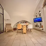 شقة Latorreangioina *