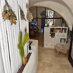 Latorreangioina * أوستوني