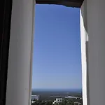 Latorreangioina شقة