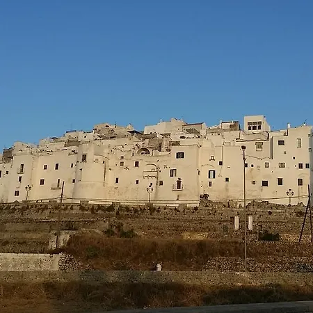 アパート Latorreangioina オストゥーニ