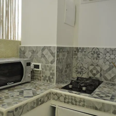 Latorreangioina アパート *