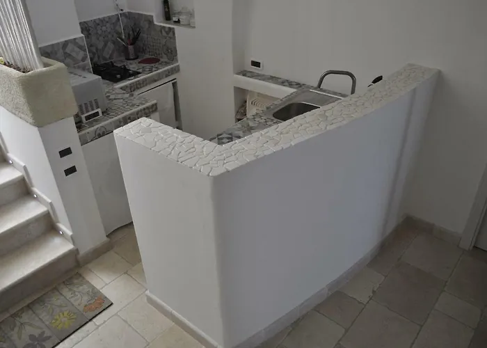 Latorreangioina