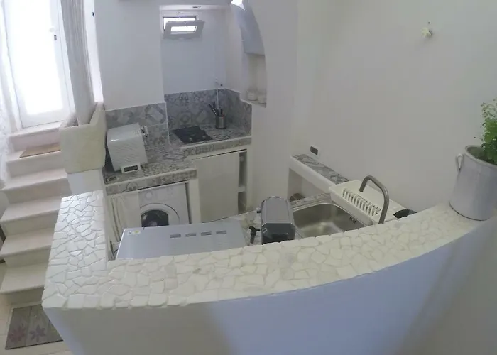 Latorreangioina * Остуни